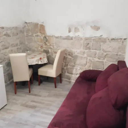 Eldi Апартаменти *